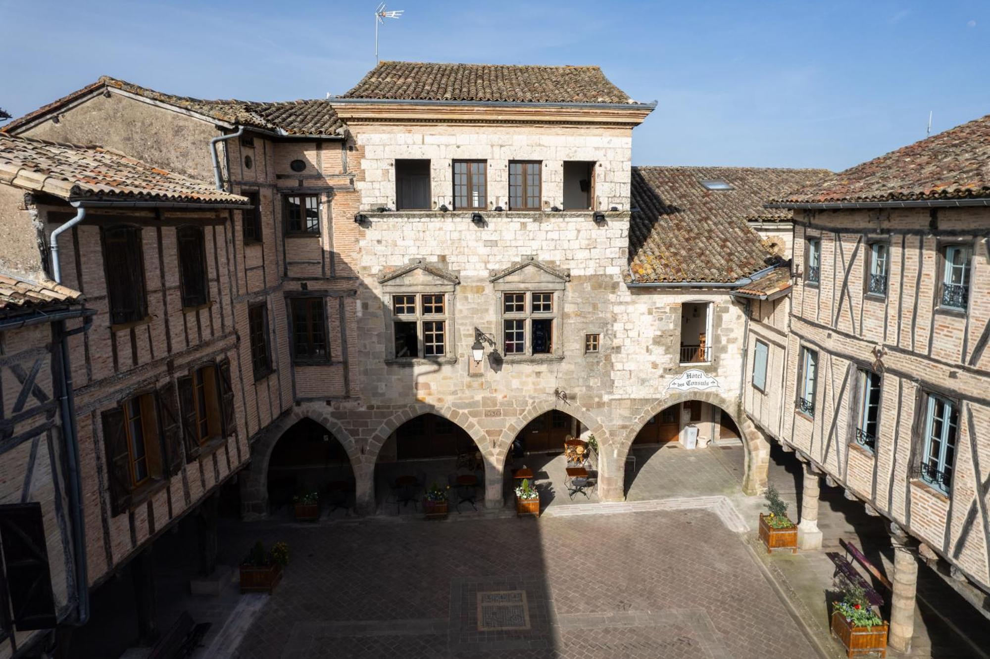 Hotel Des Consuls Castelnau-de-Montmiral Exterior foto